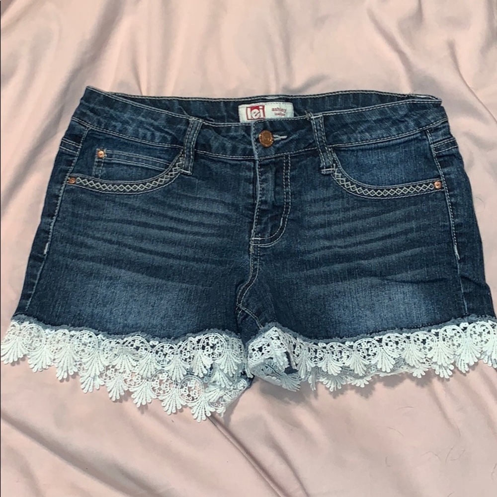 Cute Lace Bottom Shorts🌸